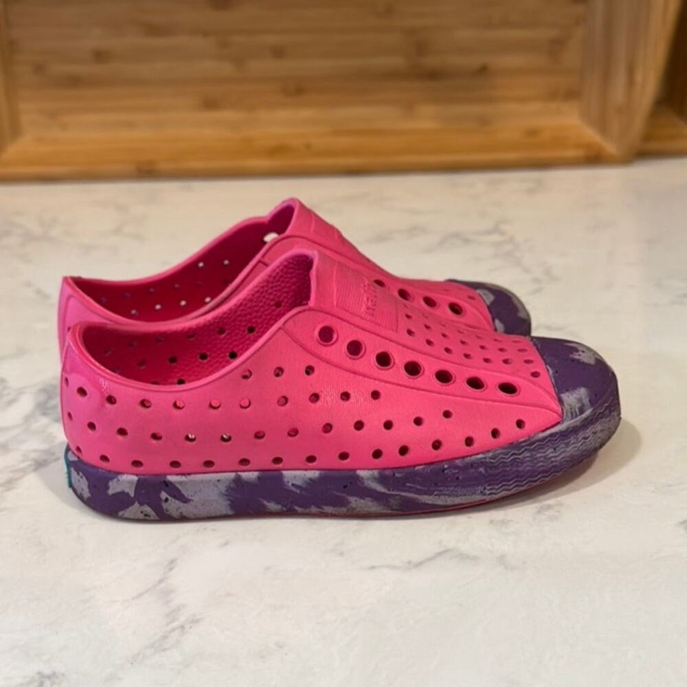 Native pink purple marbled shoes water shoes size C9 summer play vacation